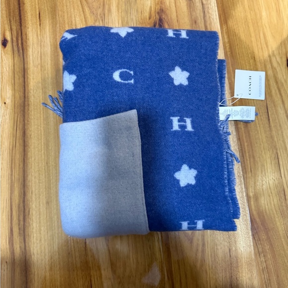 Coach Stars Oversized Muffler - Picture 1 of 6